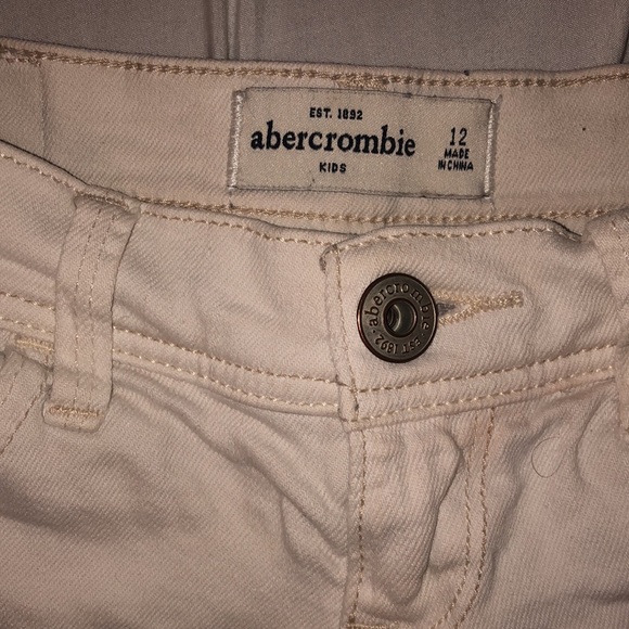 white Abercrombie ripped shorts, good condition - Picture 3 of 5